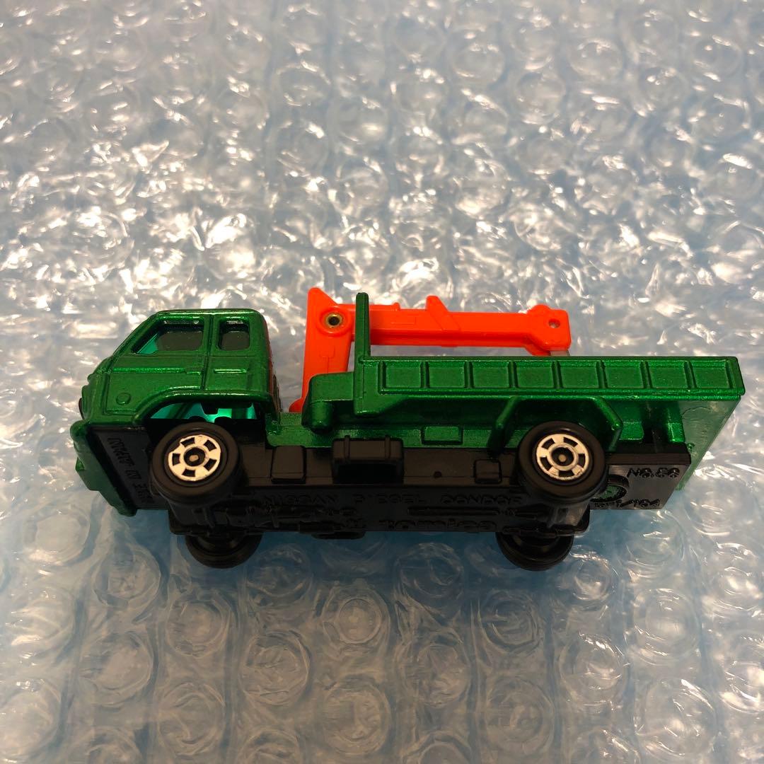 トミカ UDクレーン付カーゴトラック 1/104