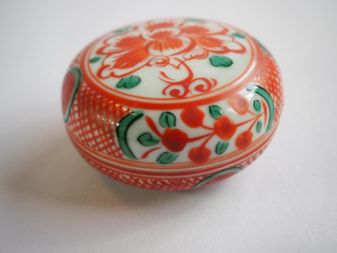 16代永樂善五郎造（即全）『赤絵花丸香合』 (共箱)　千家十職