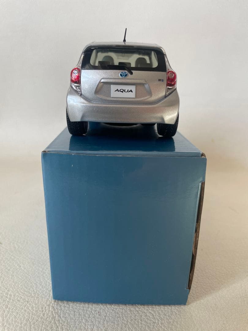 トヨタ アクア NHP10 前期 ミニカー ③ 1F7 シルバーメタリック