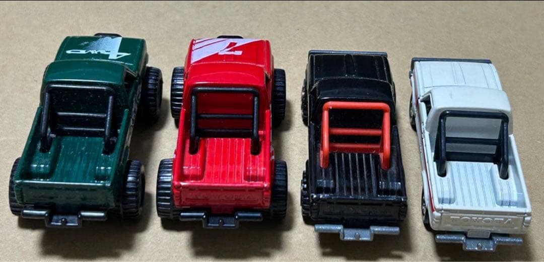 トミカ トヨタ ハイラックス4WD 4台セット