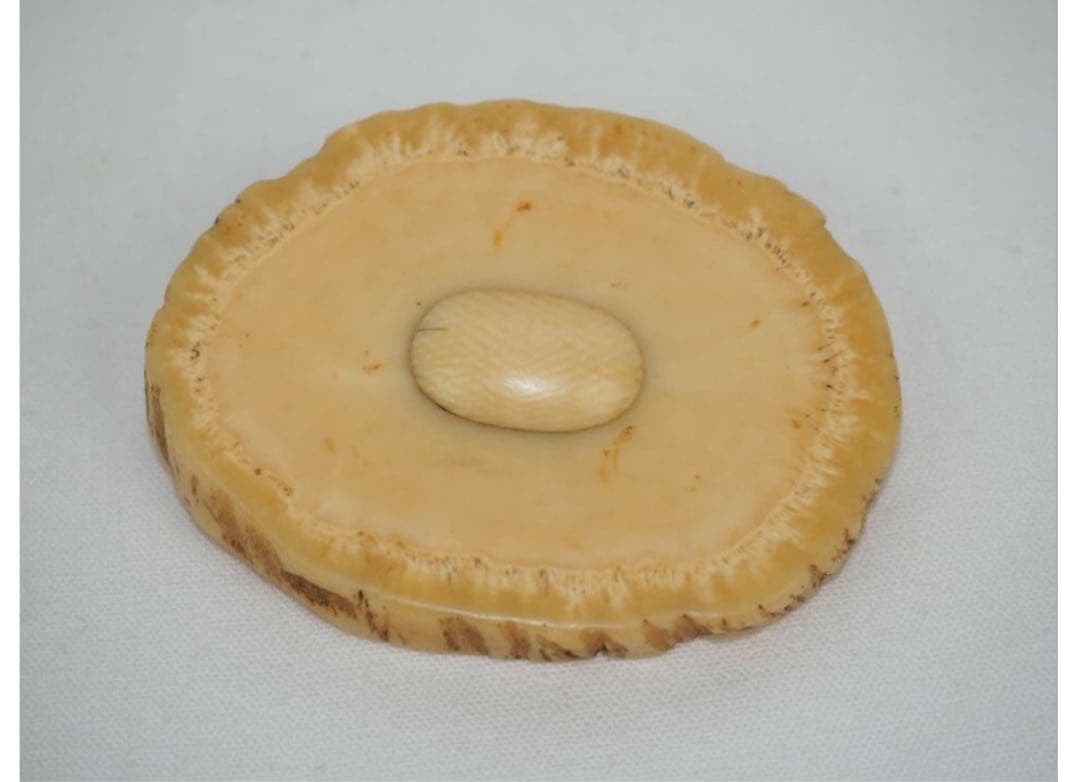 送料無料　時代物　一角提げ物　根付　饅頭　29g