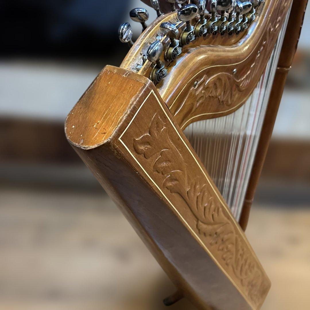アルパ半音階レバー付き木製ハープ 複数弦 彫刻入り