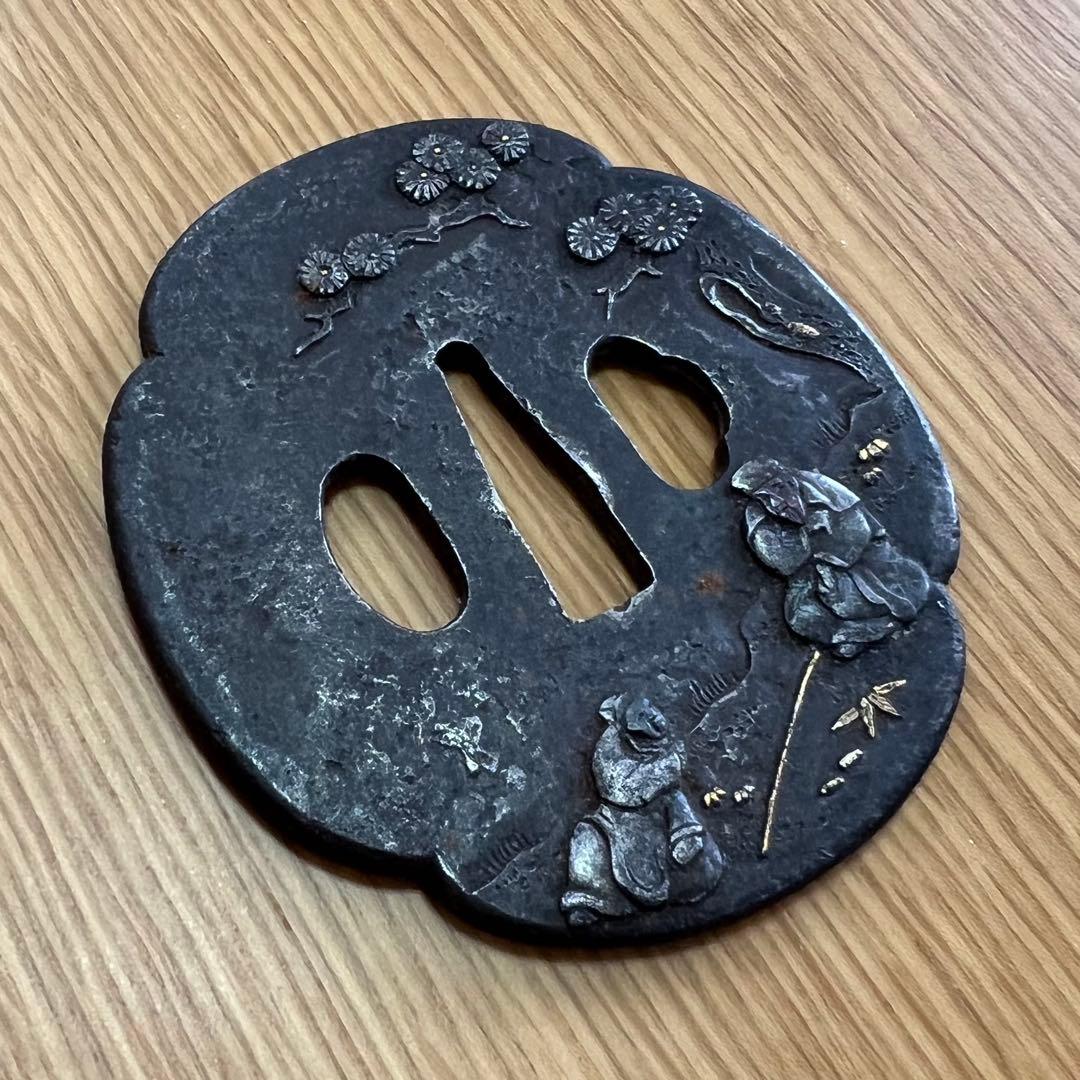 日本刀 鍔（つば）木瓜形 鉄地 金象嵌 人物図 刀装具 時代物 骨董