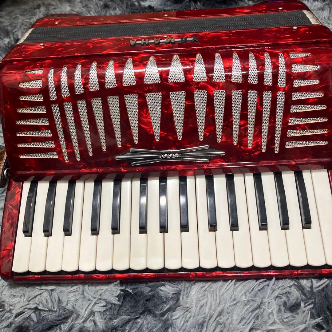 YAMAHA アコーディオン 赤　ケース付き