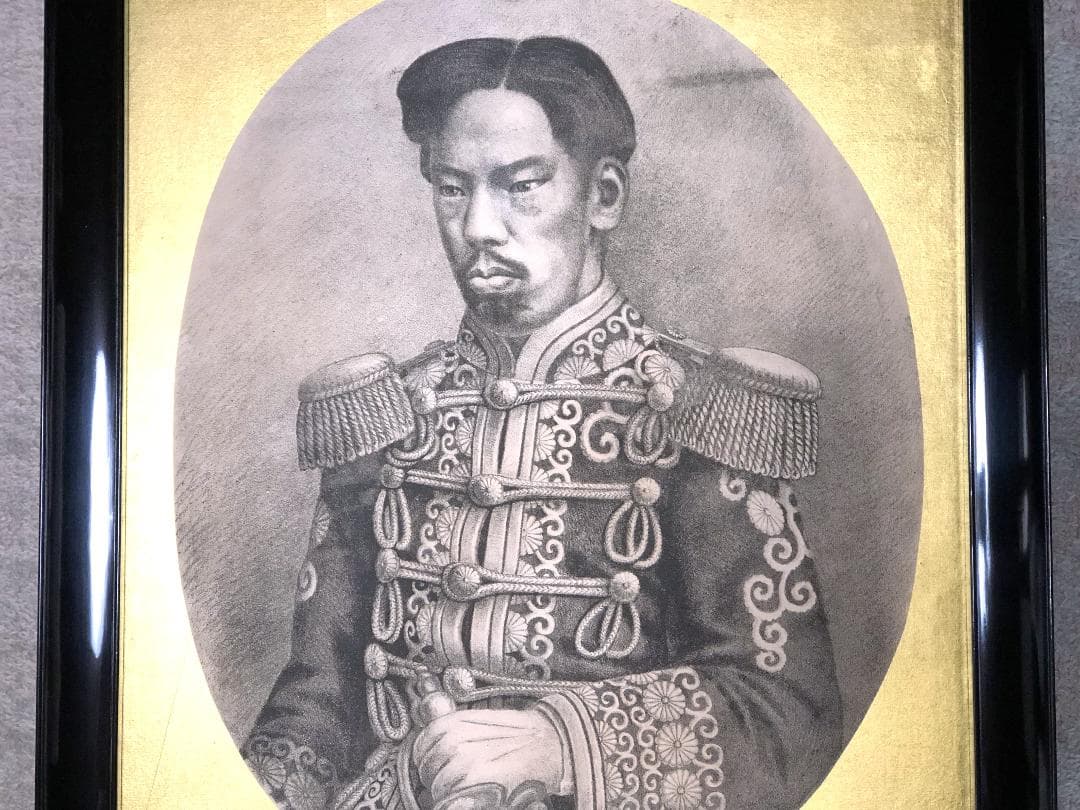 【 明治天皇御真影 】　木彫漆額　72×53ｃｍ　明治廿八年乙未　桐箱入り