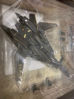 マクロスプラス 1/60 完全変形版 YF-19 25周年記念モデル