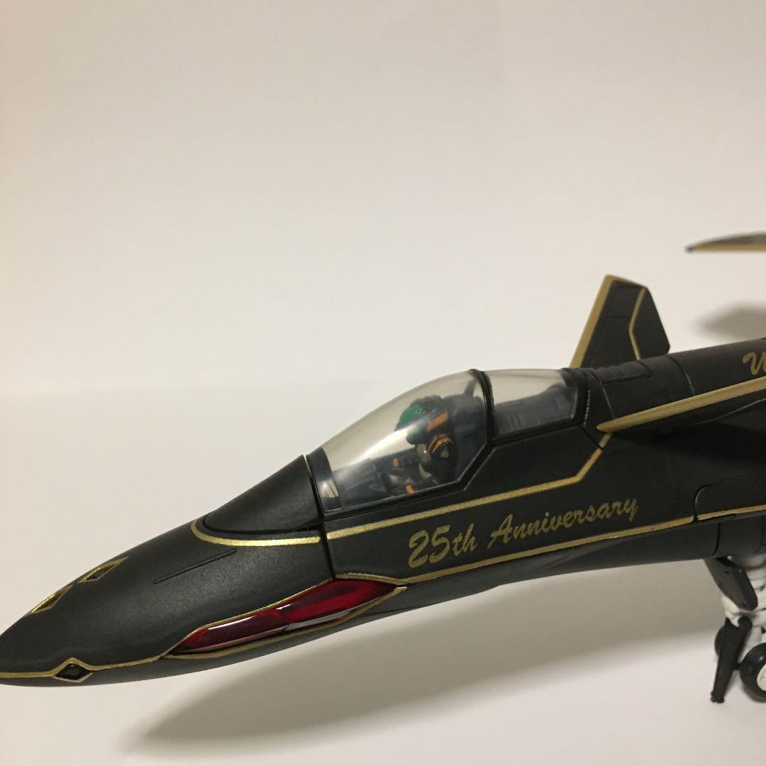 マクロスプラス 1/60 完全変形版 YF-19 25周年記念モデル