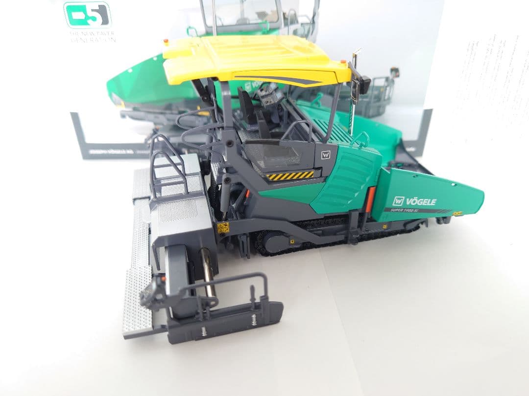 VOGELE 　SUPER1900-5i　NZG 1/50 フィニッシャー