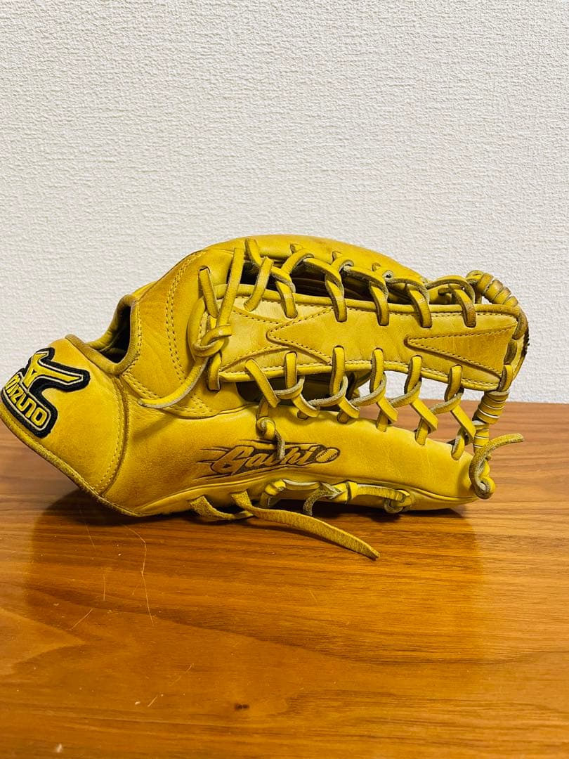ミズノ　Mizuno Gaucho 軟式グローブ 右投げ用 イエロー　外野手向き