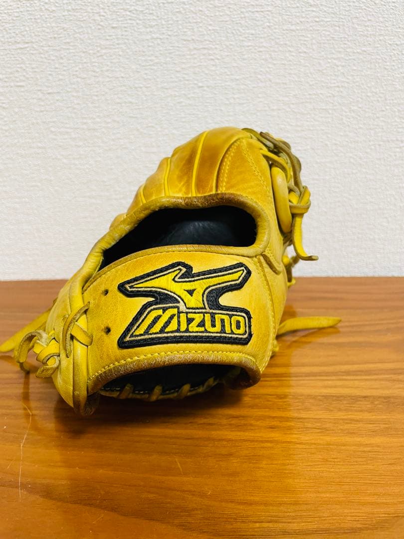 ミズノ　Mizuno Gaucho 軟式グローブ 右投げ用 イエロー　外野手向き