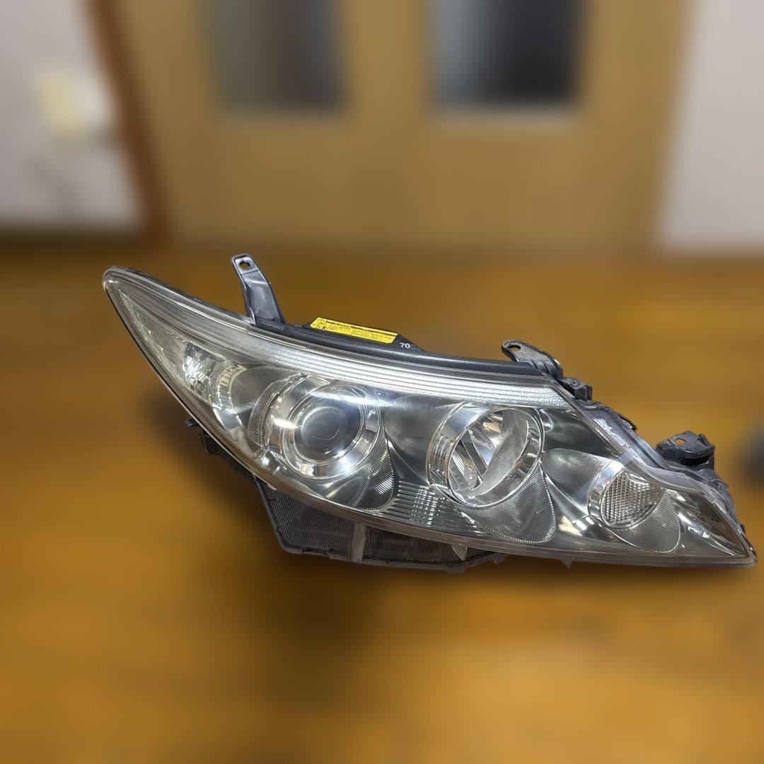 トヨタエスティマACR50ヘッドライト￼