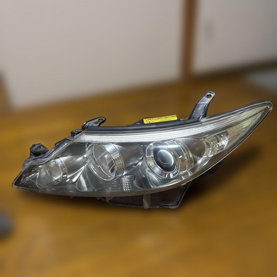 トヨタエスティマACR50ヘッドライト￼