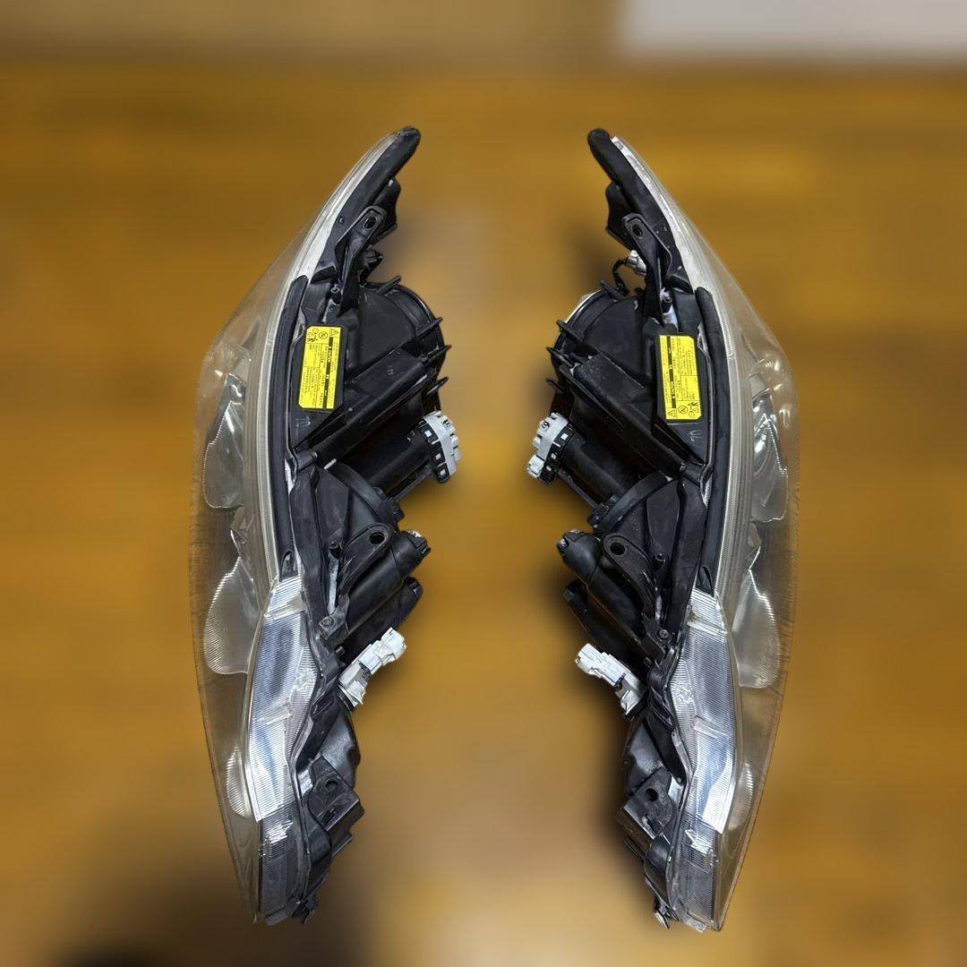 トヨタエスティマACR50ヘッドライト￼