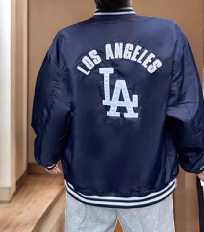 とるみ送料無料/新品未使用　MLB　 LAドジャース ジャケットXL