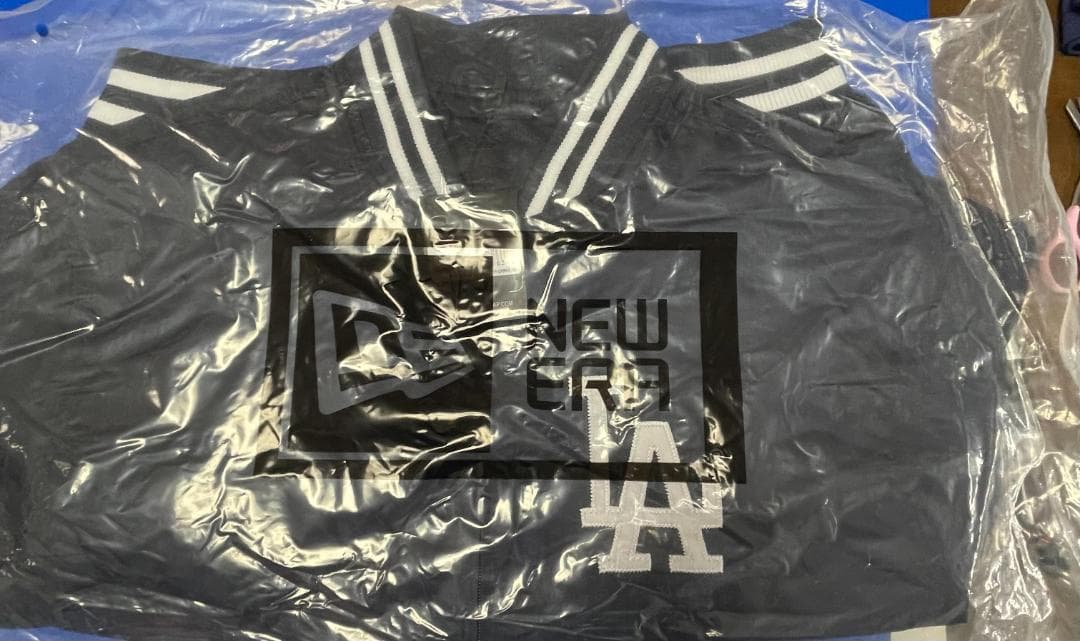 とるみ送料無料/新品未使用　MLB　 LAドジャース ジャケットXL