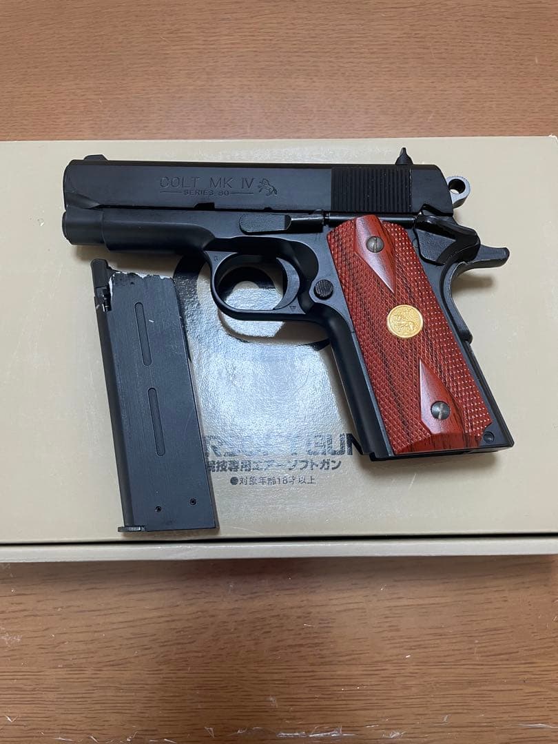 ウエスタンアームズ　コルトオフィサーズ　ガスブロハンドガン