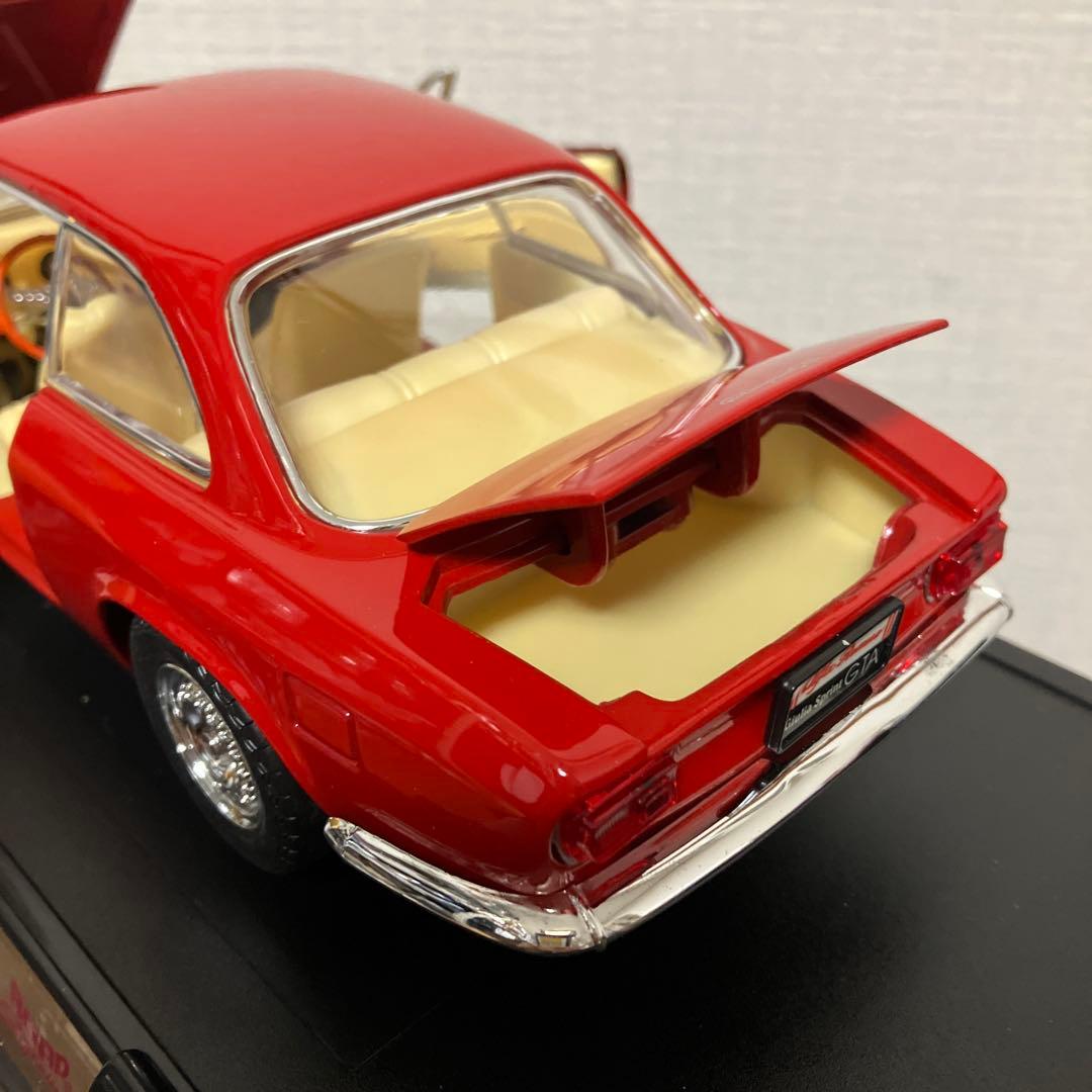 ミニカー 1965 ALFA ROMEO GIULIA SPRINT GTA 1/18