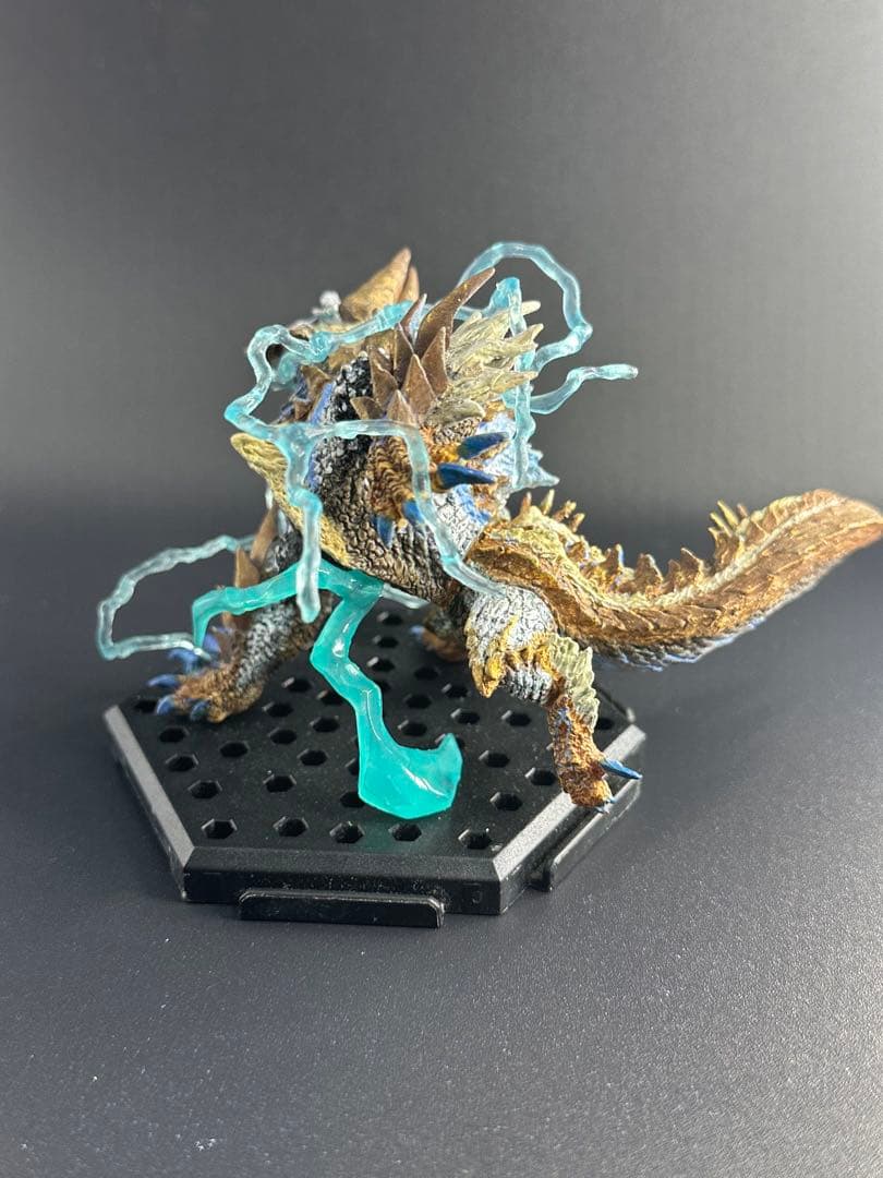 チ*ラ様 モンスターハンター　スタンダードモデル　フィギュア　極み吼えるジンオウ