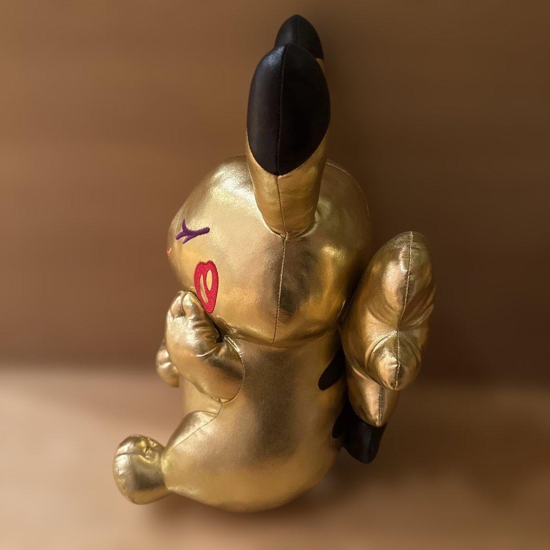 「シュウ ウエムラ × ピカチュウ」コラボぬいぐるみ（未使用・タグ付き）