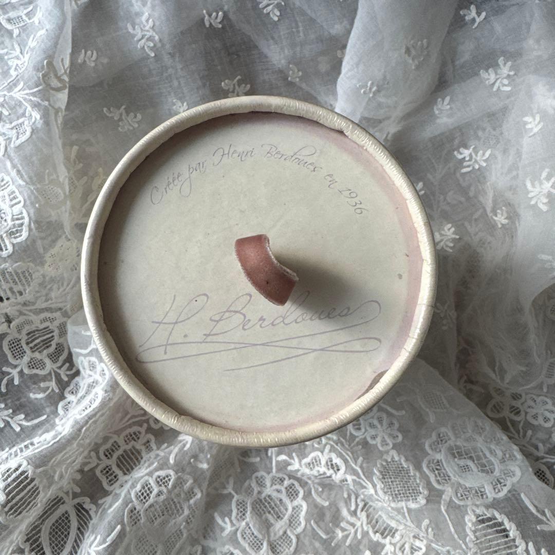 フランスヴィンテージ　スミレのパフュームボックス　紙箱　フランスアンティーク