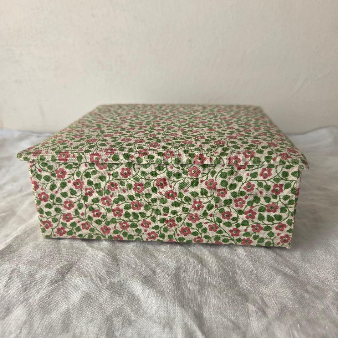 フランス　アンティーク　カルトナージュボックス　ピンクの小花　スクエア