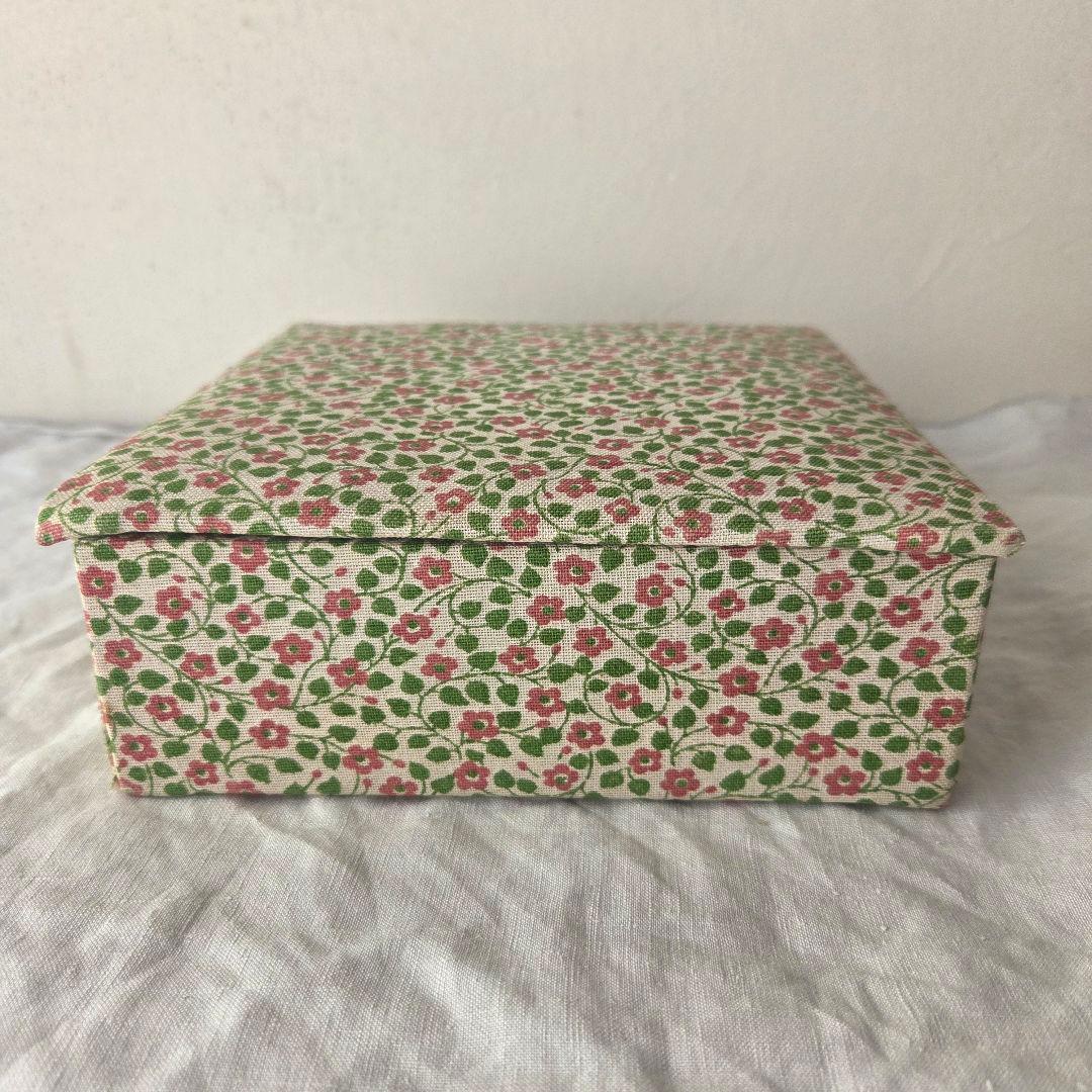 フランス　アンティーク　カルトナージュボックス　ピンクの小花　スクエア