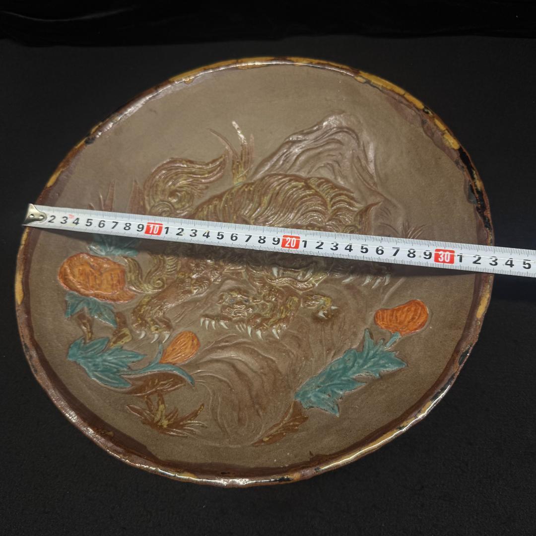 【希少】鍋島焼 名工 嘉秀作　麒麟図　浮彫 彩釉