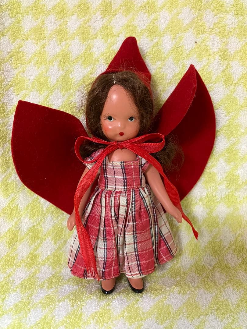 赤ずきんちゃん風  陶器のお人形