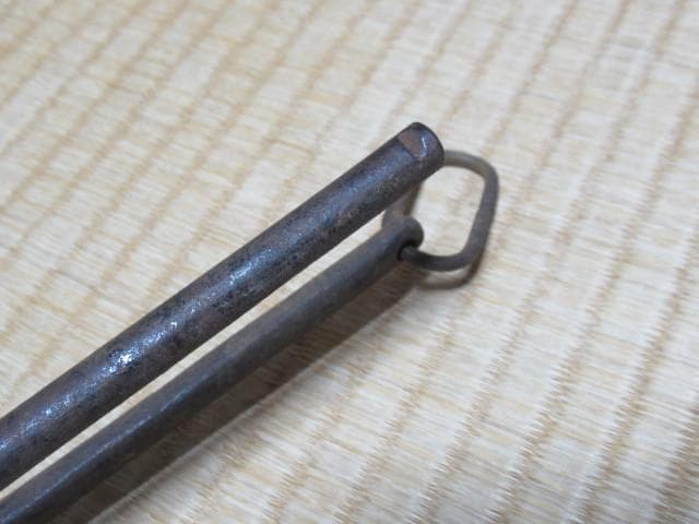 1940年関西◆『八幡 元祖奥村堂』鳥二匹デザイン 瓦せんべい 鉄鋳物 一丁焼き