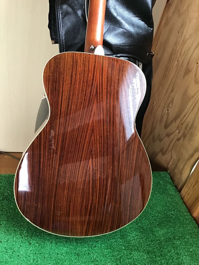 Yamaha アコースティックギター vew３１３０ R1