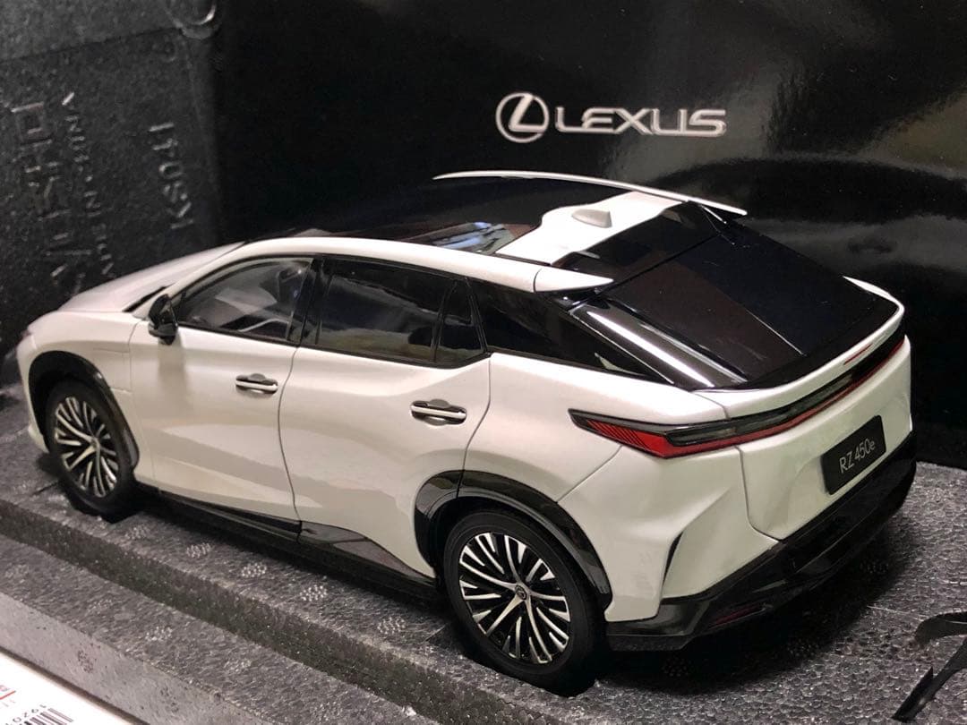 京商 1/18 レクサス RZ450e Ver.L ソニッククォーツ ミニカー