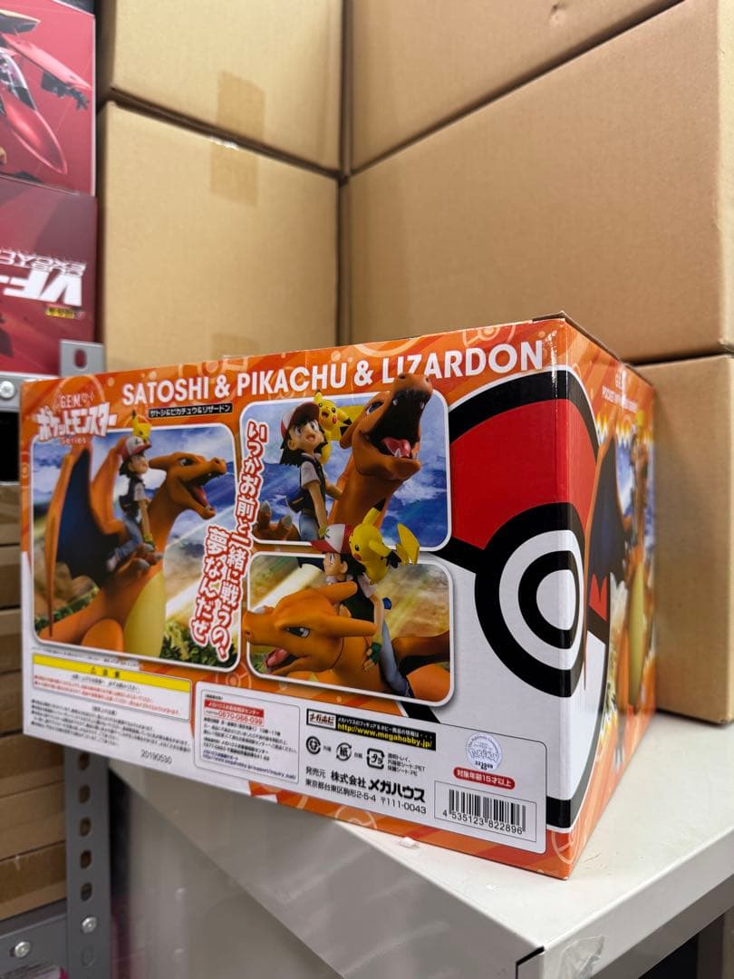 ポケモン　サトシ & ピカチュウ & リザードン フィギュア