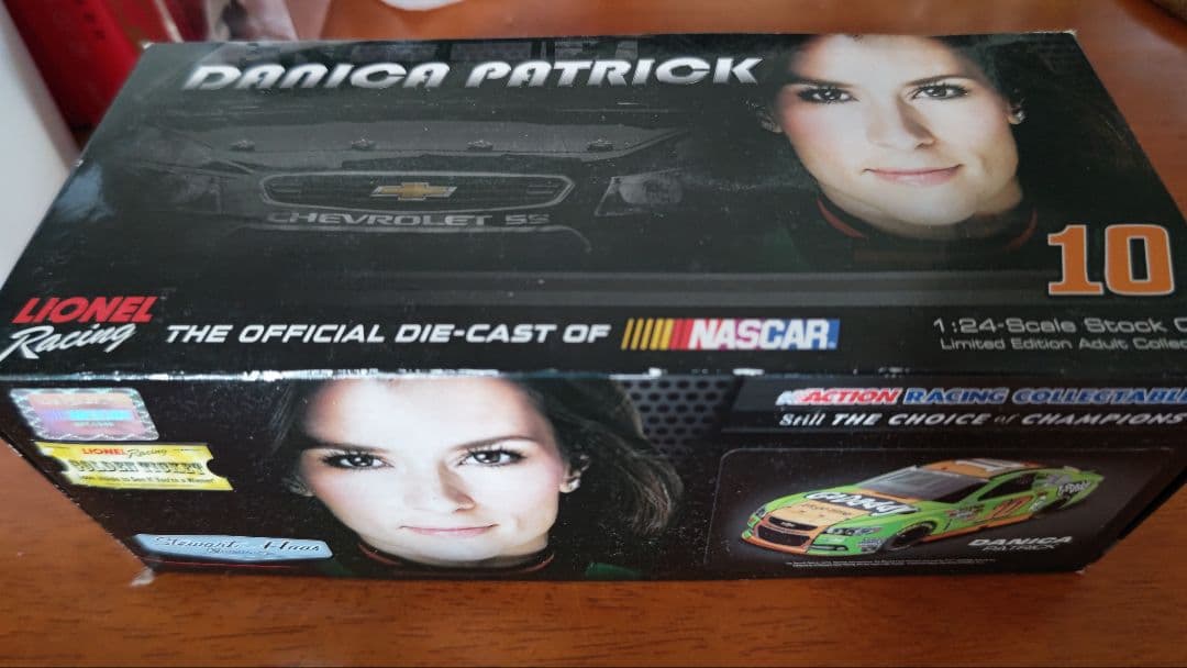 ダニカ・パトリック #10 GoDaddy ミニカー 1/24 2014年