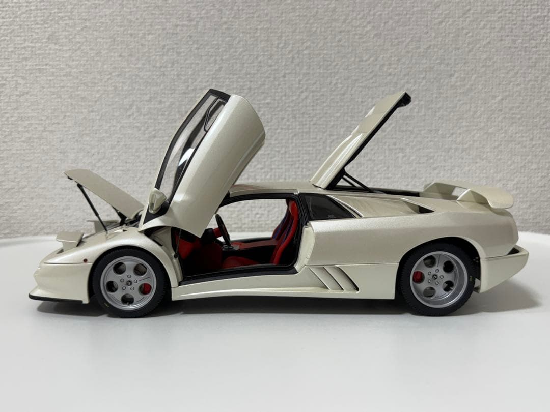 1/18 ランボルギーニディアブロSE30イオタ　オートアート