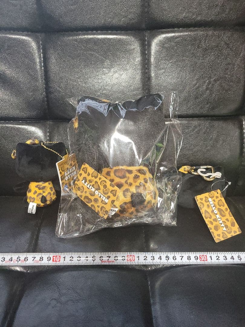 ハローキティ　ヒョウ柄　3点セット　サンリオ　マスコット　キーホルダー　ポーチ