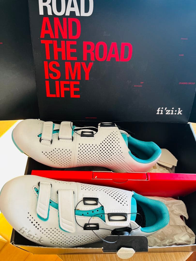 fi'zi:k ロードシューズ ホワイト/ターコイズ