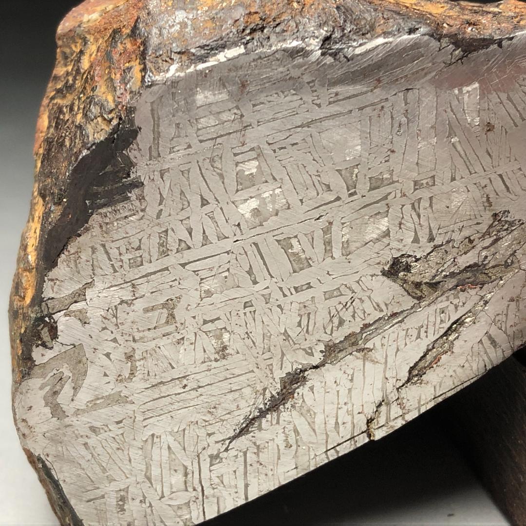 アルタイ隕石　大型隕石 鉄隕石　外皮付き隕石　ナチュラル　原石　重さ約969ｇ