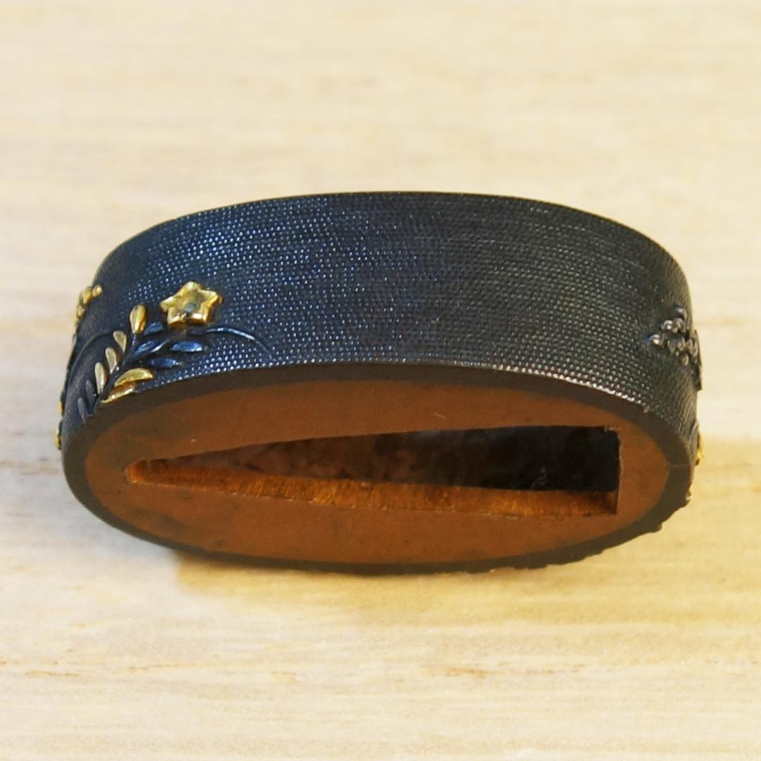 【草花図縁 赤銅魚子地 金銀銅象嵌】 刀装具 縁頭 鍔 鐔 日本刀 武具 骨董