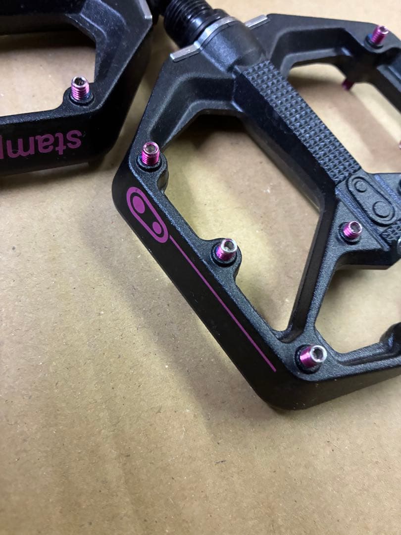 Crankbrothers Stamp7 フラットペダル burakku