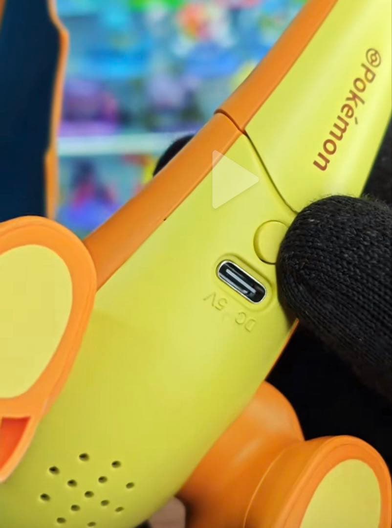 【海外限定】日本未入荷　ポケモン　リザードン　火？を吹き叫ぶ！　フィギュア