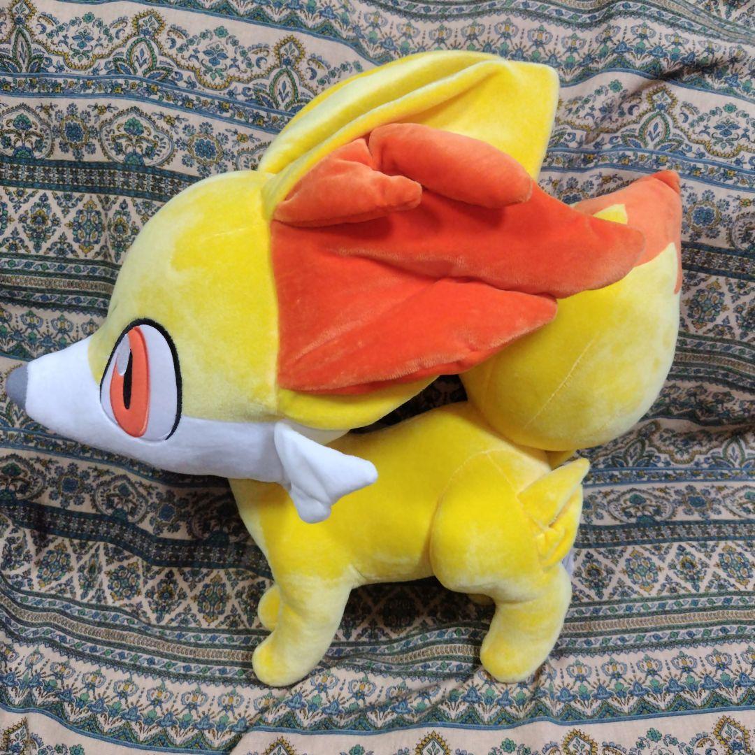 ポケモンセンター　等身大フォッコ