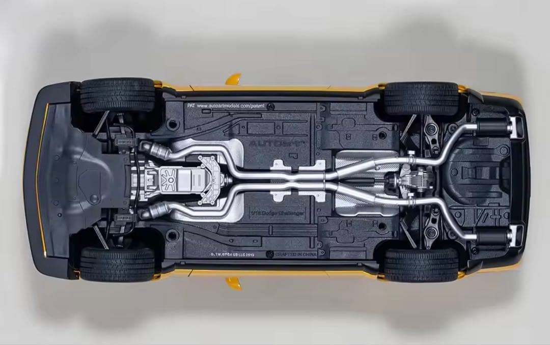 自動車 Dodge Challenger 1:18 diecast model car