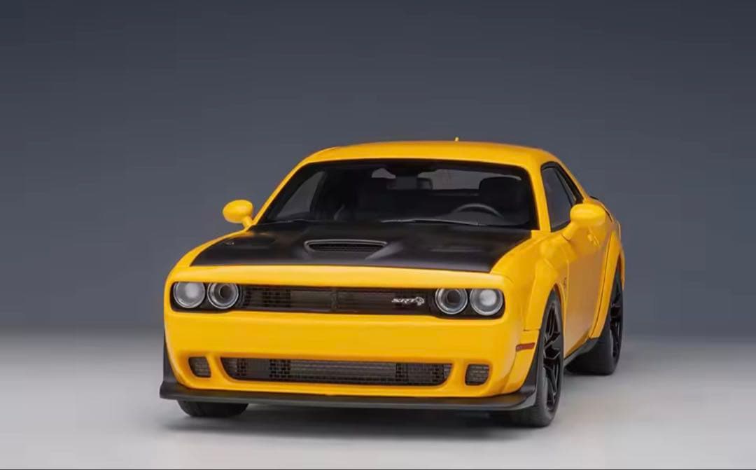 自動車 Dodge Challenger 1:18 diecast model car