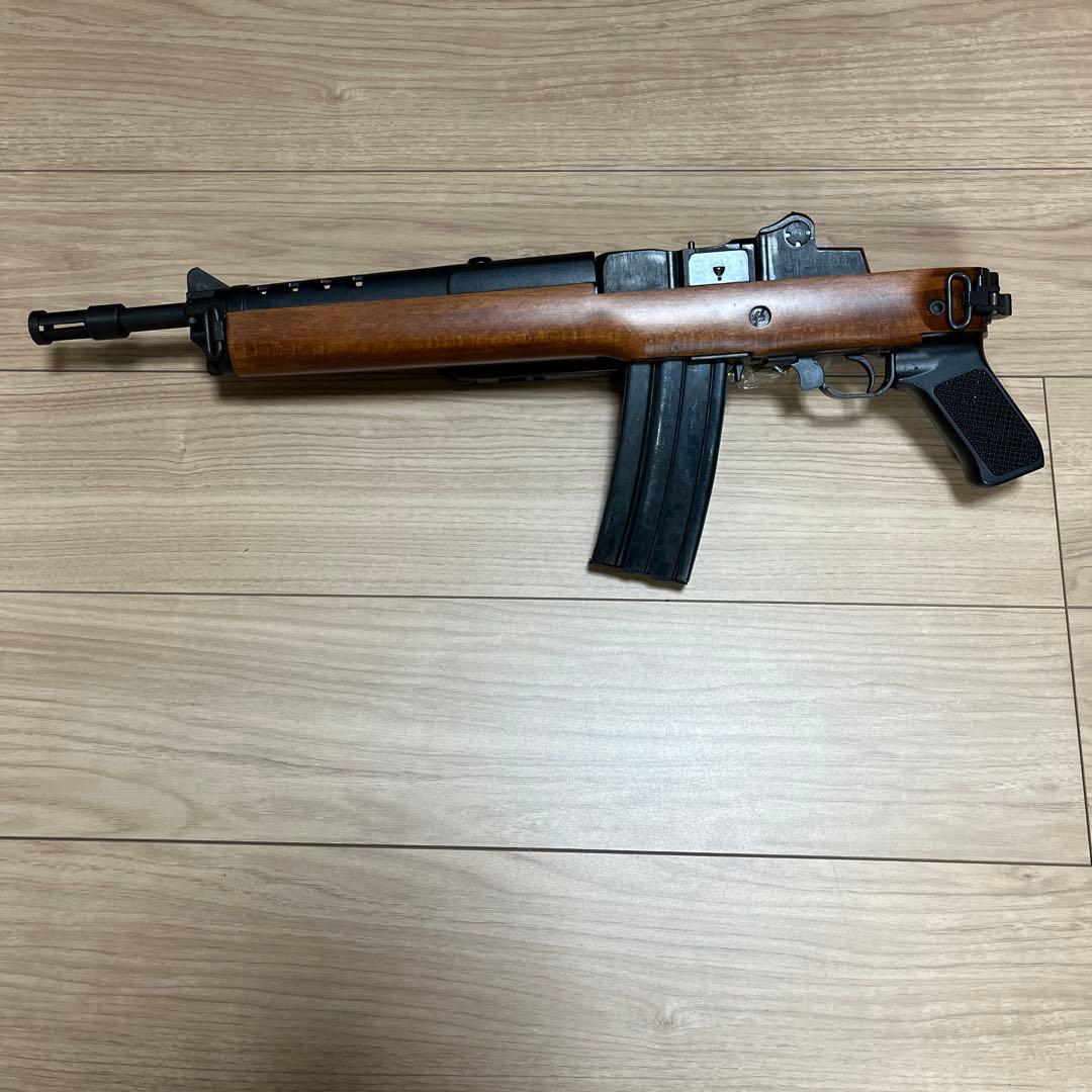 モデルガン 木製と金属製 マガジン付き