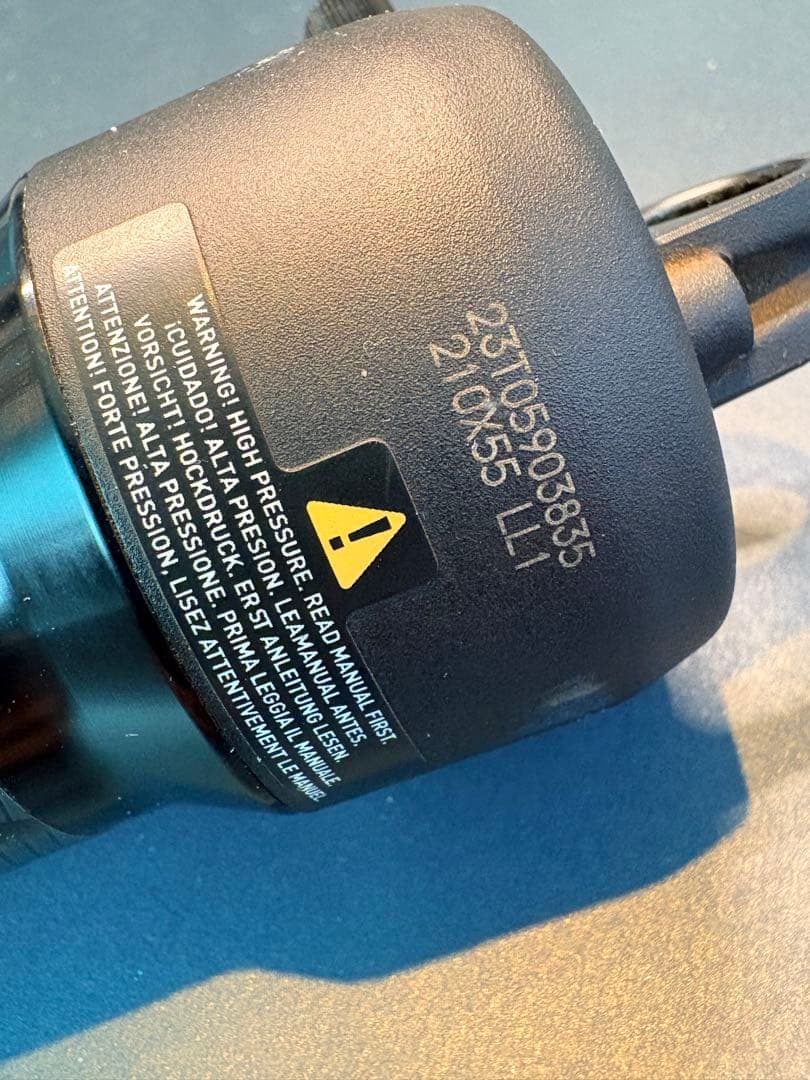 RockShox Deluxe Select 210×55mm リアサス