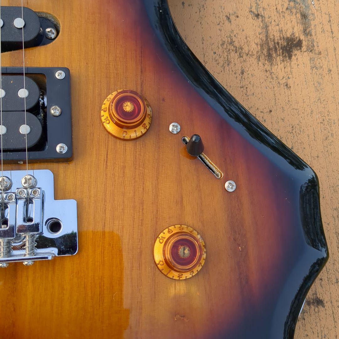 サンバースト エレキギター ユニークデザイン