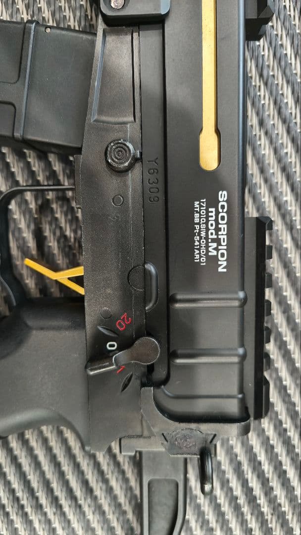 東京マルイ　スコーピオン mod.M （モッドМ）リポ変換アダプタ付