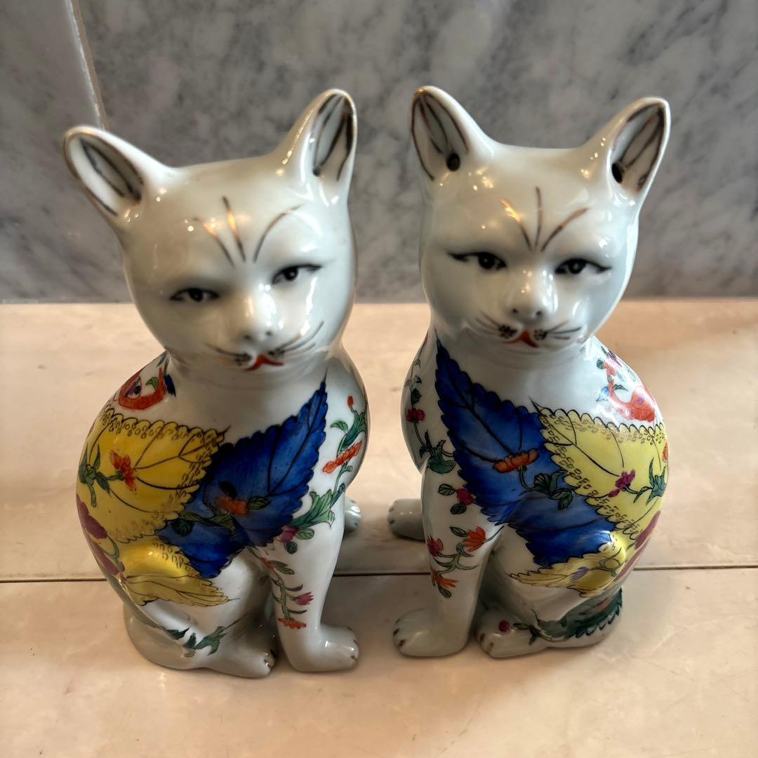 アンティーク　妖艶な瞳と手描きのお花が芸術的な珍しいペア猫ちゃん