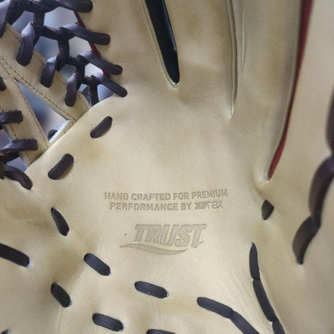 軟式トラスト［カラフルライン］（サイズ32.0cm）外野手用【PG1型】右投用