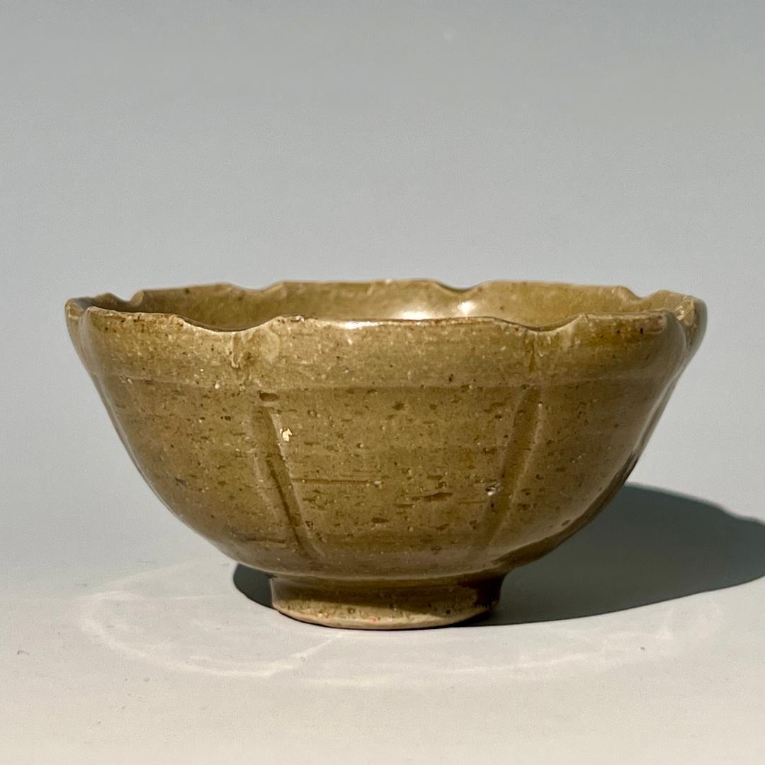 『宋』越州窯 青磁 青釉陽刻花紋盃 中国古玩美術